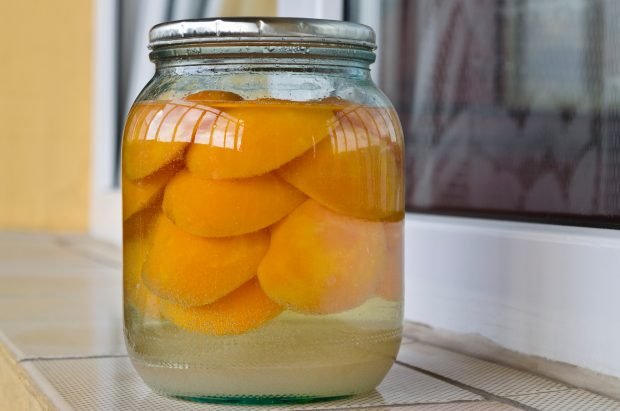 Apricot compote for the winter without sterilization