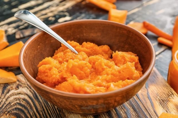 Carrot puree in a slow cooker