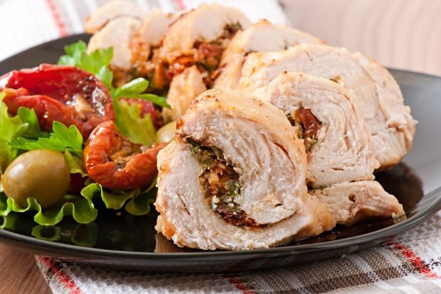 Chicken roll with tomatoes and olives