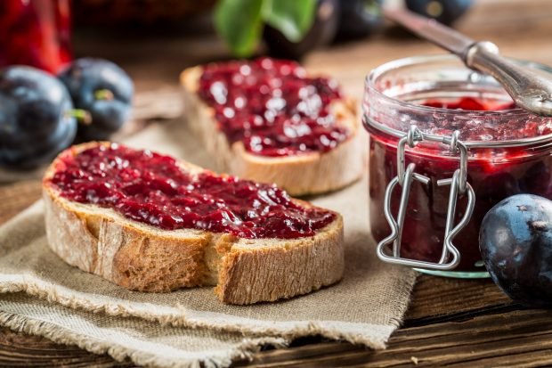 Jam from plums without bones