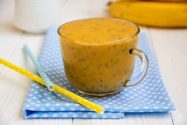 Pumpkin smoothie with chia seeds