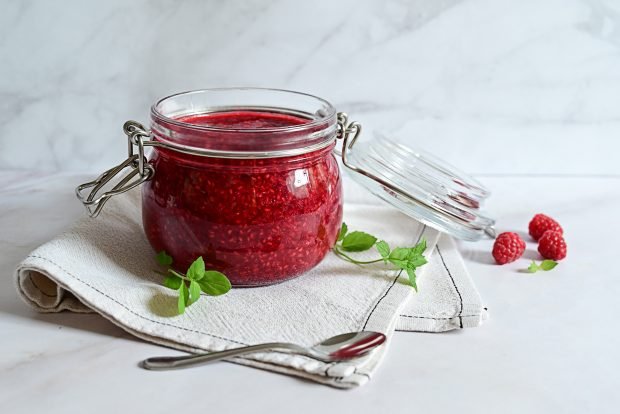 Raspberry with sugar for winter without cooking