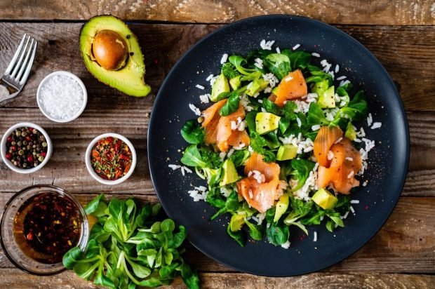 Salad with red fish, avocado and rice