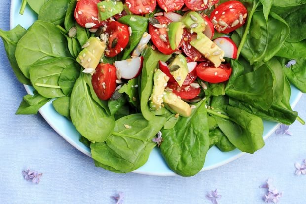 Avocado salad and tomatoes