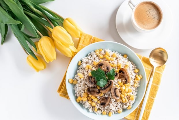 Barley porridge with mushrooms and corn