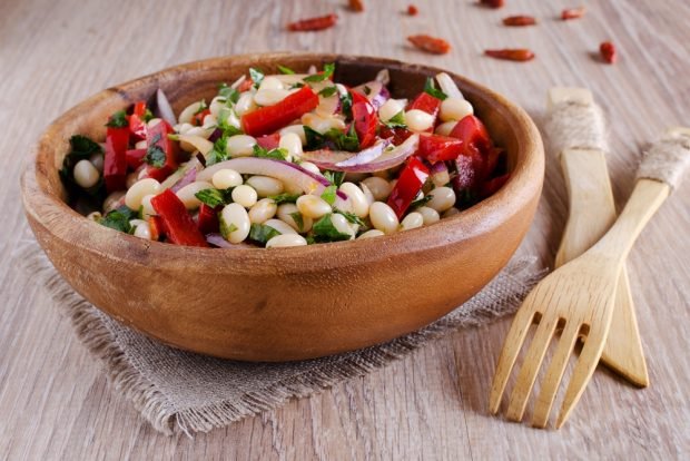 Beetroot and beans salad