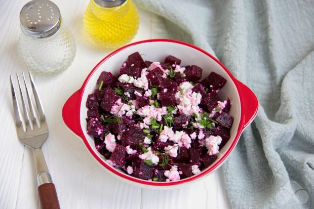 Beetroot and cottage cheese salad