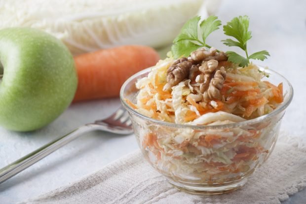 Beijing cabbage salad with apple and carrots