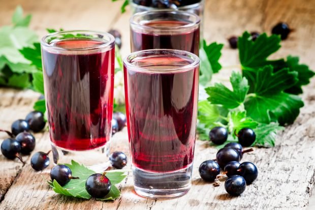 Black currant juice for the winter