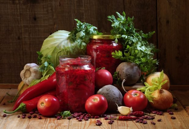 Borsch with cabbage, tomatoes and beets for the winter