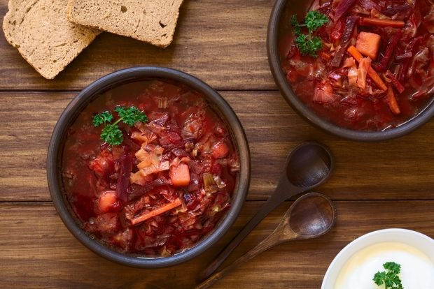 Borsch with zucchini and celery