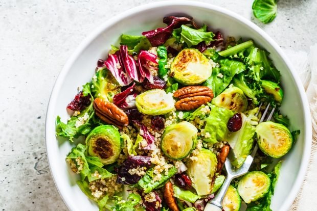 Brussels cabbage salad and nuts