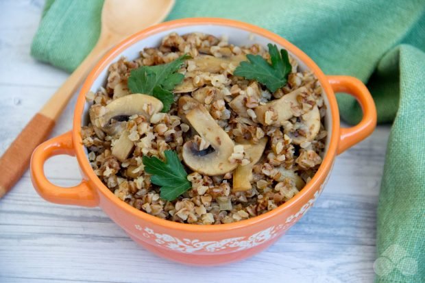 Buckwheat with mushrooms in pots