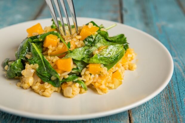 Bulgur with pumpkin and spinach