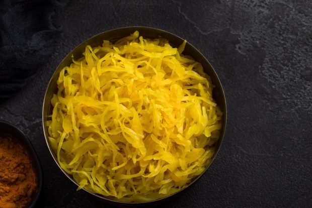 Cabbage in Korean with turmeric