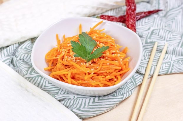 Carrot in Korean with dried chili pepper