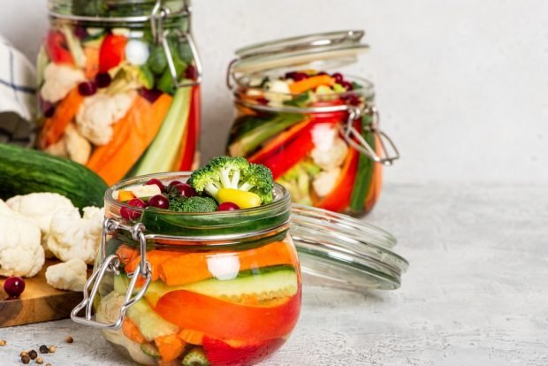 Color vegetable salad for the winter