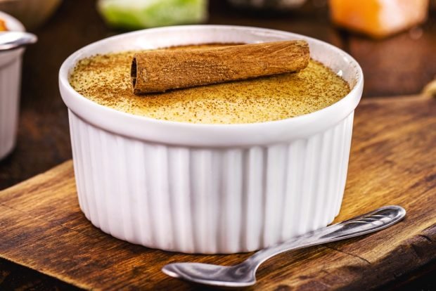 Corn porridge with cinnamon in the oven