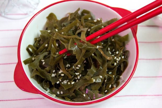 Dry seaweed salad