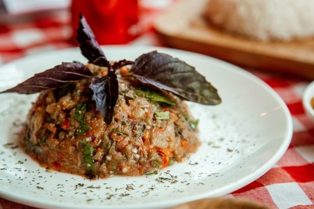 Eggplant caviar with basilic