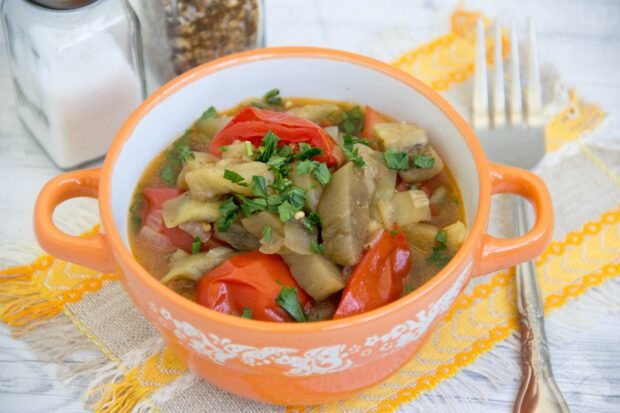 Emballary and tomatoes stew