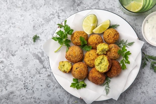 Falafel with greens