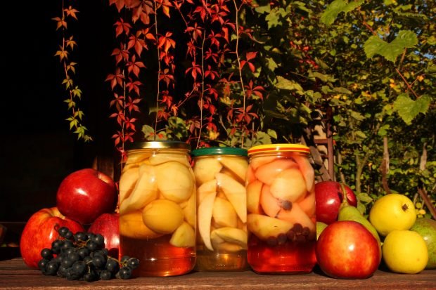 Fill from apples with slices for the winter