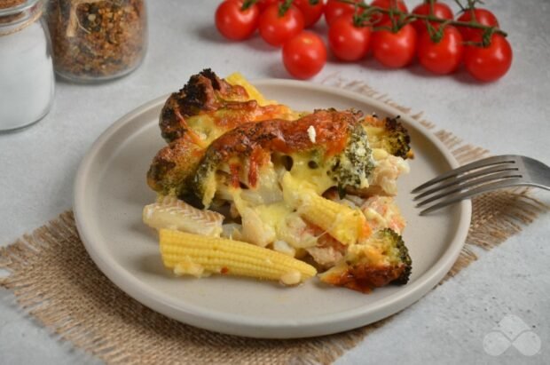 Fish fillet with broccoli and corn