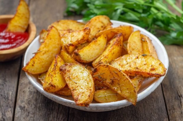 Golden potatoes are in a rustic