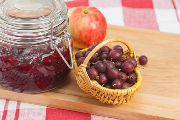 Gooseberry jam and apples