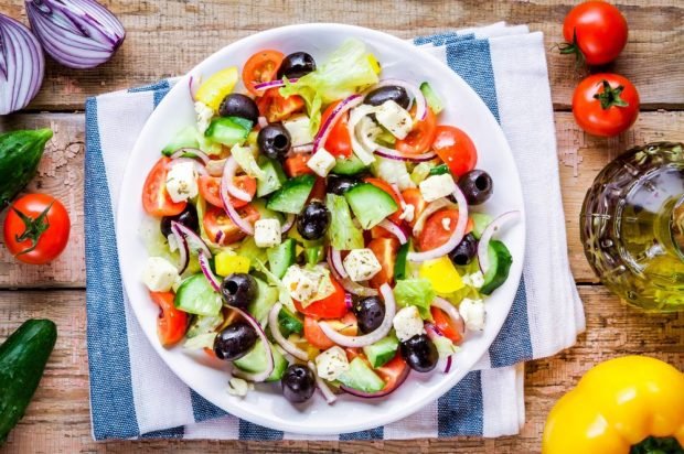 Greek salad with lemon juice and mustard