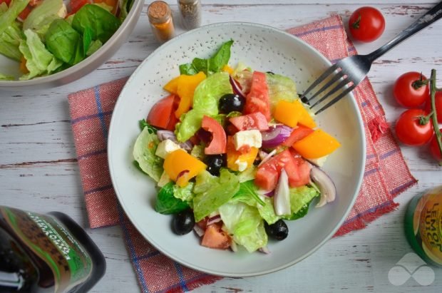 Greek salad without cucumbers