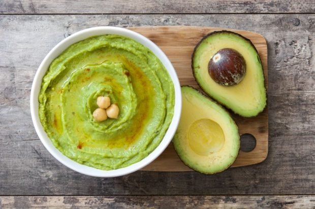 Humus with avocado