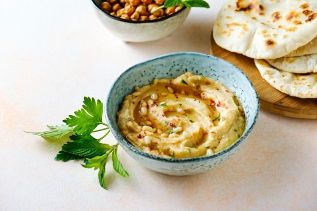 Humus with cedar nuts