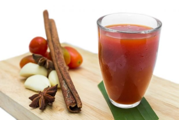 Ketchup of tomatoes with cinnamon for the winter