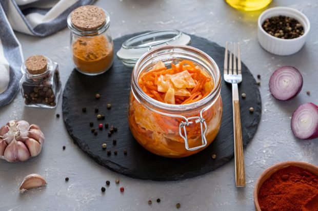 Korean carrots and white cabbage salad