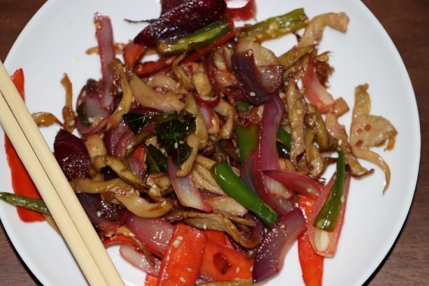 Korean salad with mushrooms and vegetables