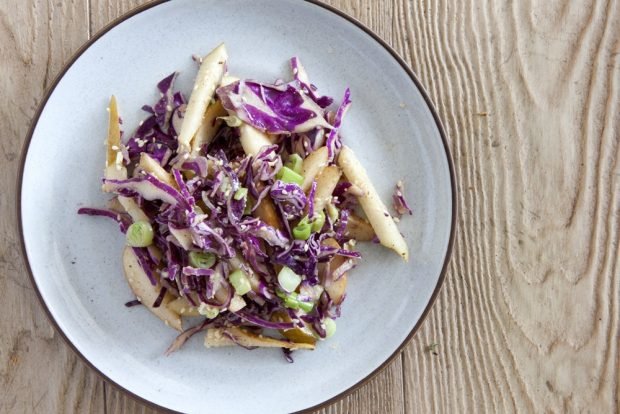 Land salad and red cabbage