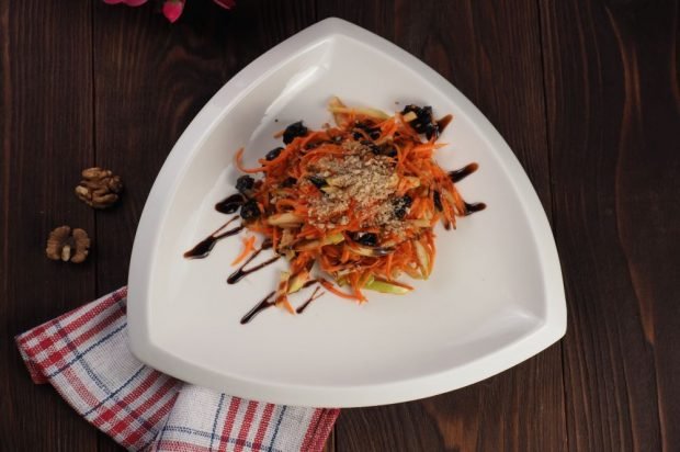 Light salad of Korean carrots, prunes and apple