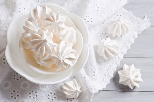 Meringue from aquapab