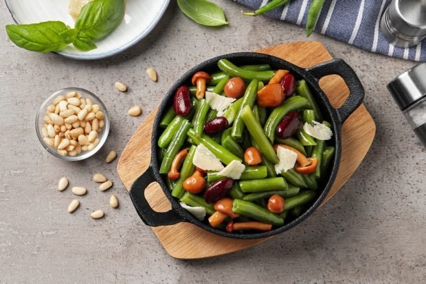 Mushroom salad and beans