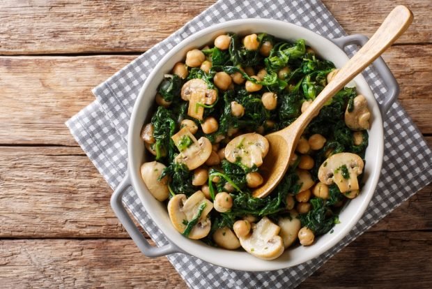 Mushroom salad and chickpeas