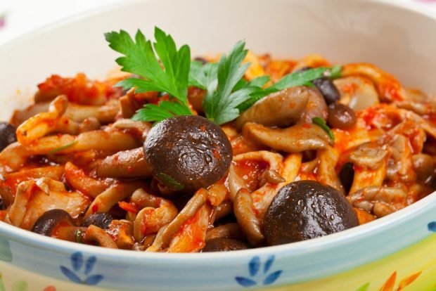 Mushroom salad in tomato