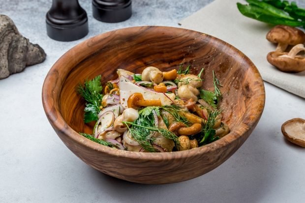 Mushroom salad with greens