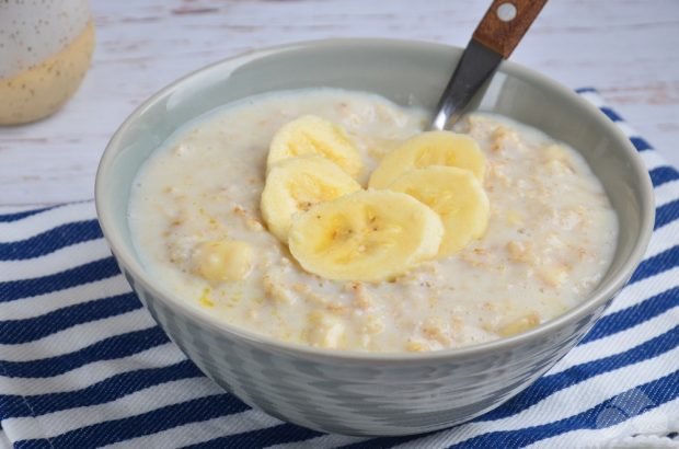 Nursery oatmeal with banana