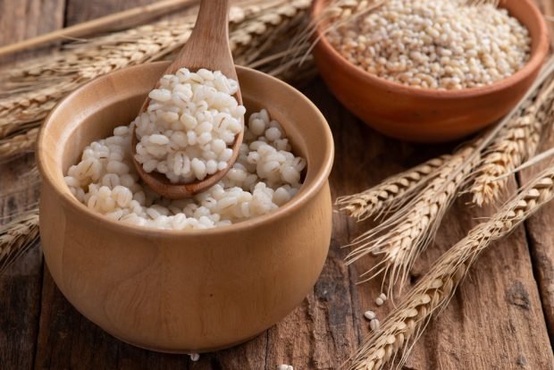 Pearl barley porridge in pots