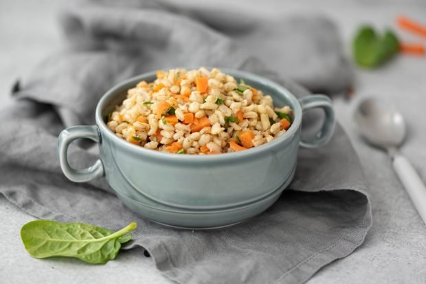 Pearl barley porridge with pumpkin in a slow cooker