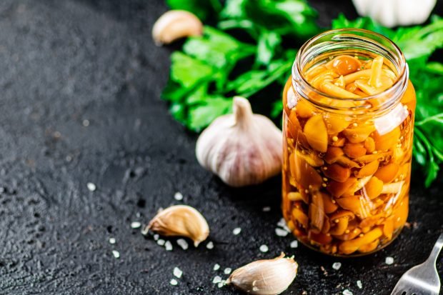 Pickled mushrooms with vinegar and garlic