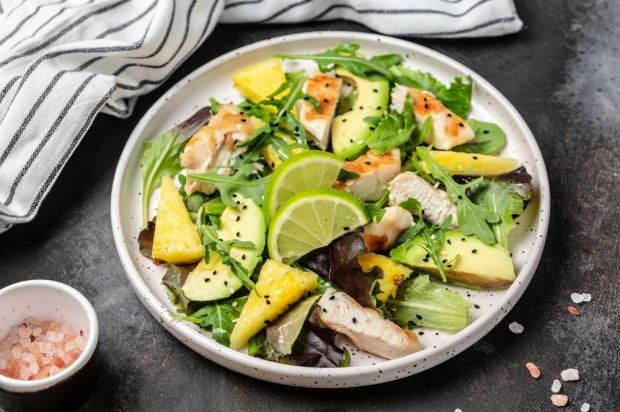 Pineapple salad, avocado and fried chicken