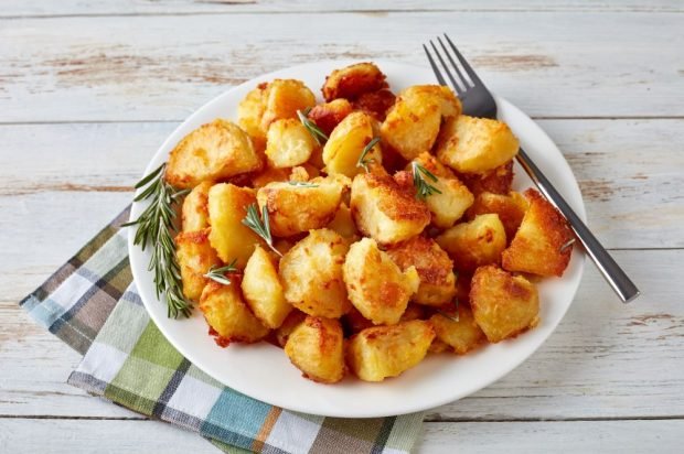 Potato in a nervous in panning crackers and spices